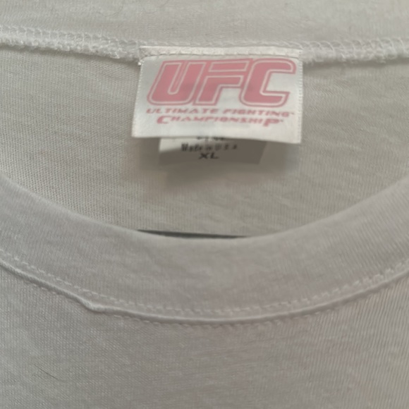 I ❤️ UFC Tee - Picture 2 of 3